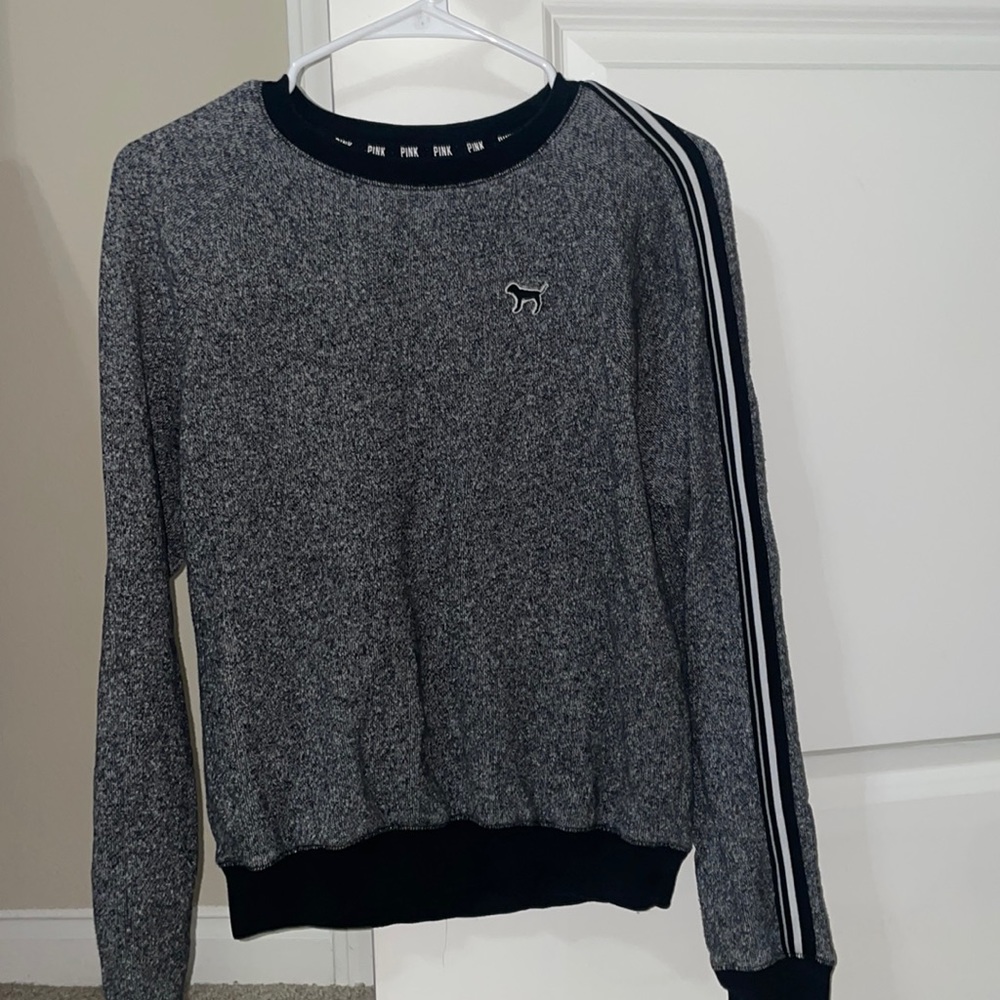 Pullover VS Pink Sweatshirt